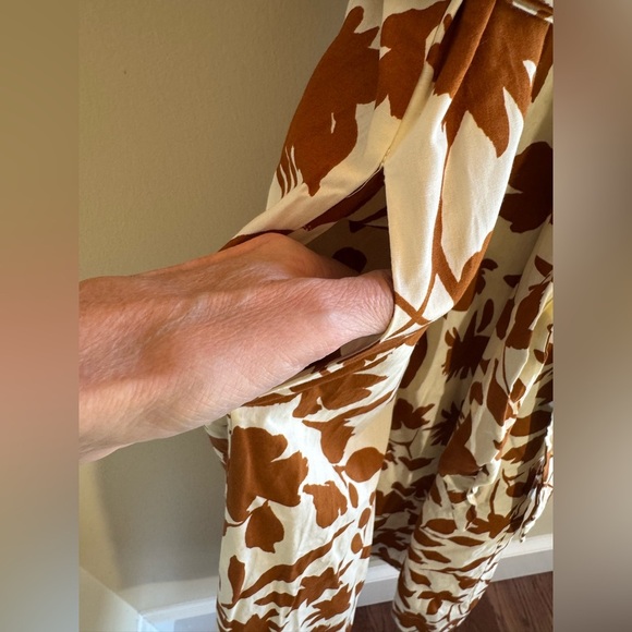 Zoe and Claire size small brown leaf pattern on cream - Picture 5 of 5